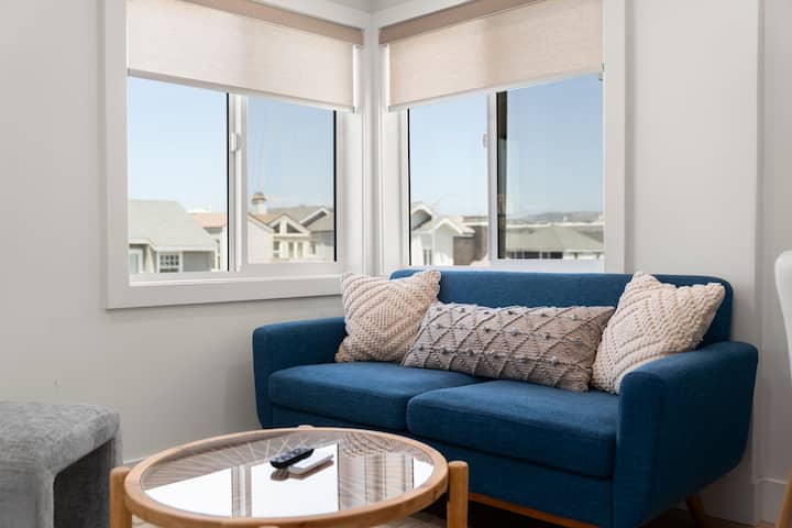 Remodeled 2-bedroom Suite In Beachfront Building - Newport Beach, CA