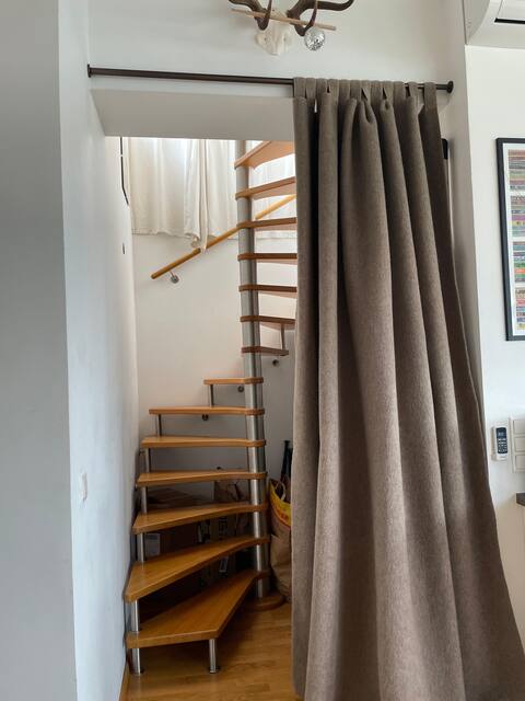 Top Airbnb: Modern top-floor apartment with terrace in Währing