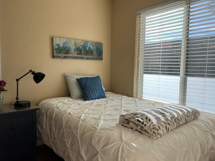 Sunnyvale Single Private Garden View— for Business Houses for Rent in