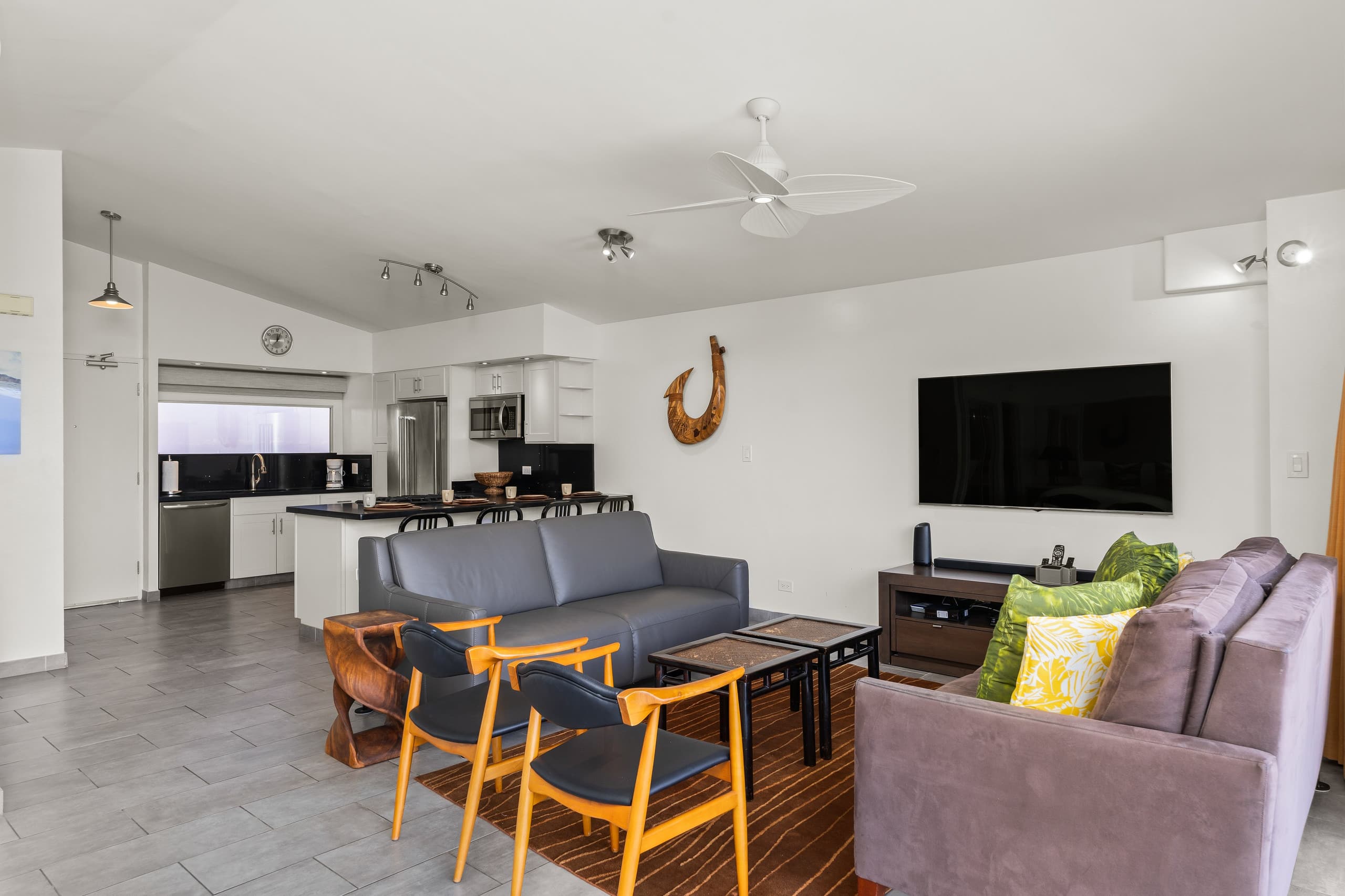 Condo in Honolulu · ★5.0 · 1 bedroom · 2 beds · 2 private baths - Image 3