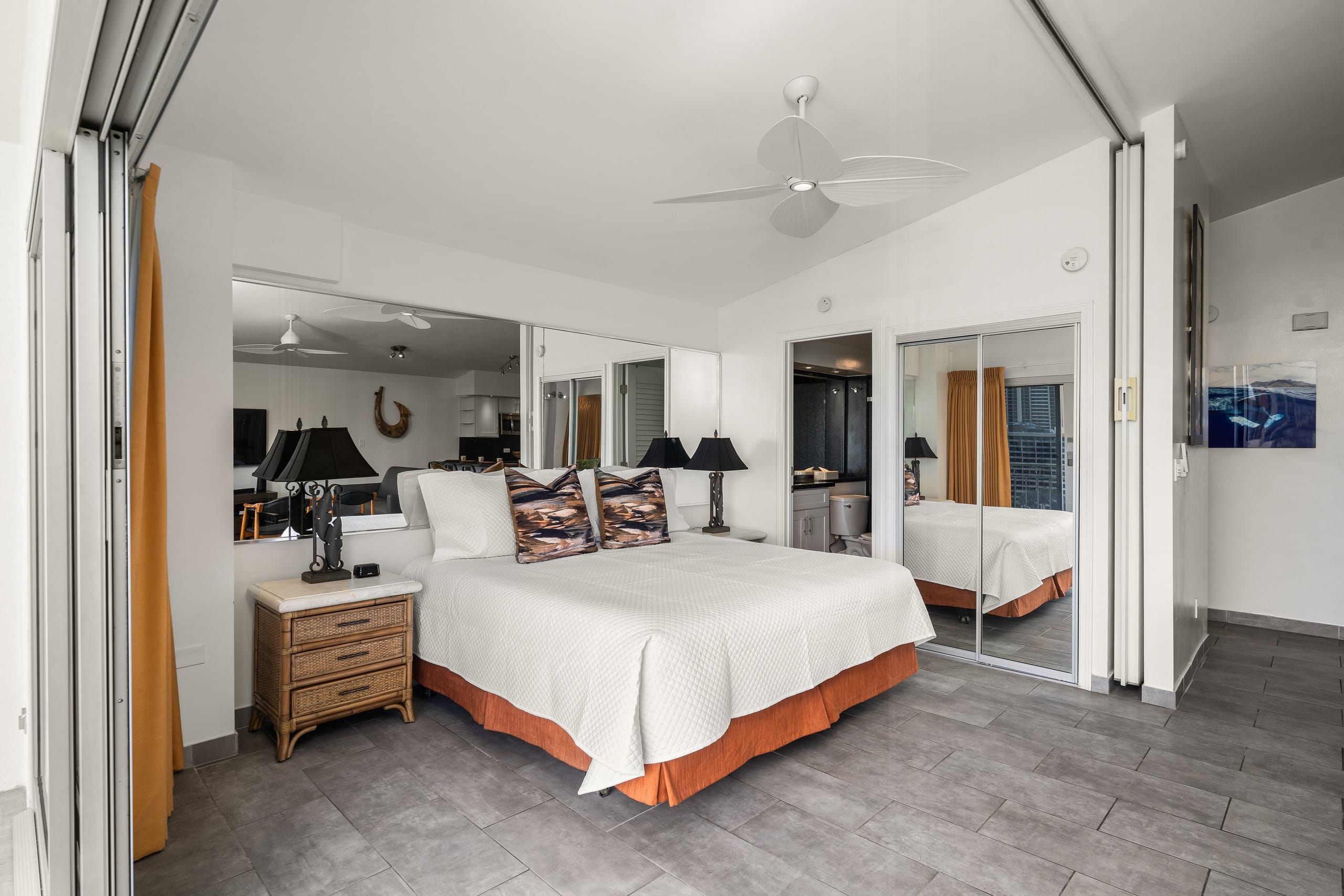 Condo in Honolulu · ★5.0 · 1 bedroom · 2 beds · 2 private baths - Image 13