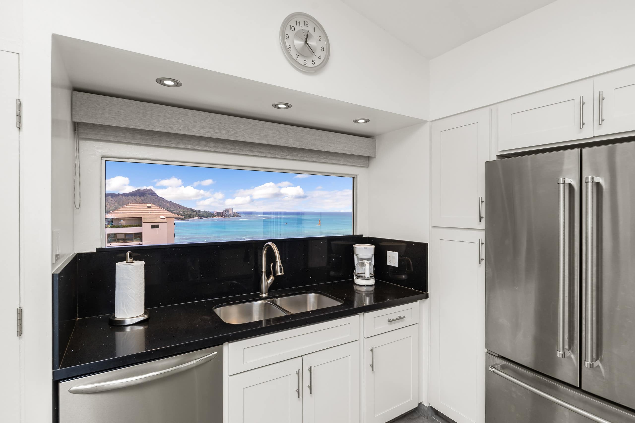 Condo in Honolulu · ★5.0 · 1 bedroom · 2 beds · 2 private baths - Image 9