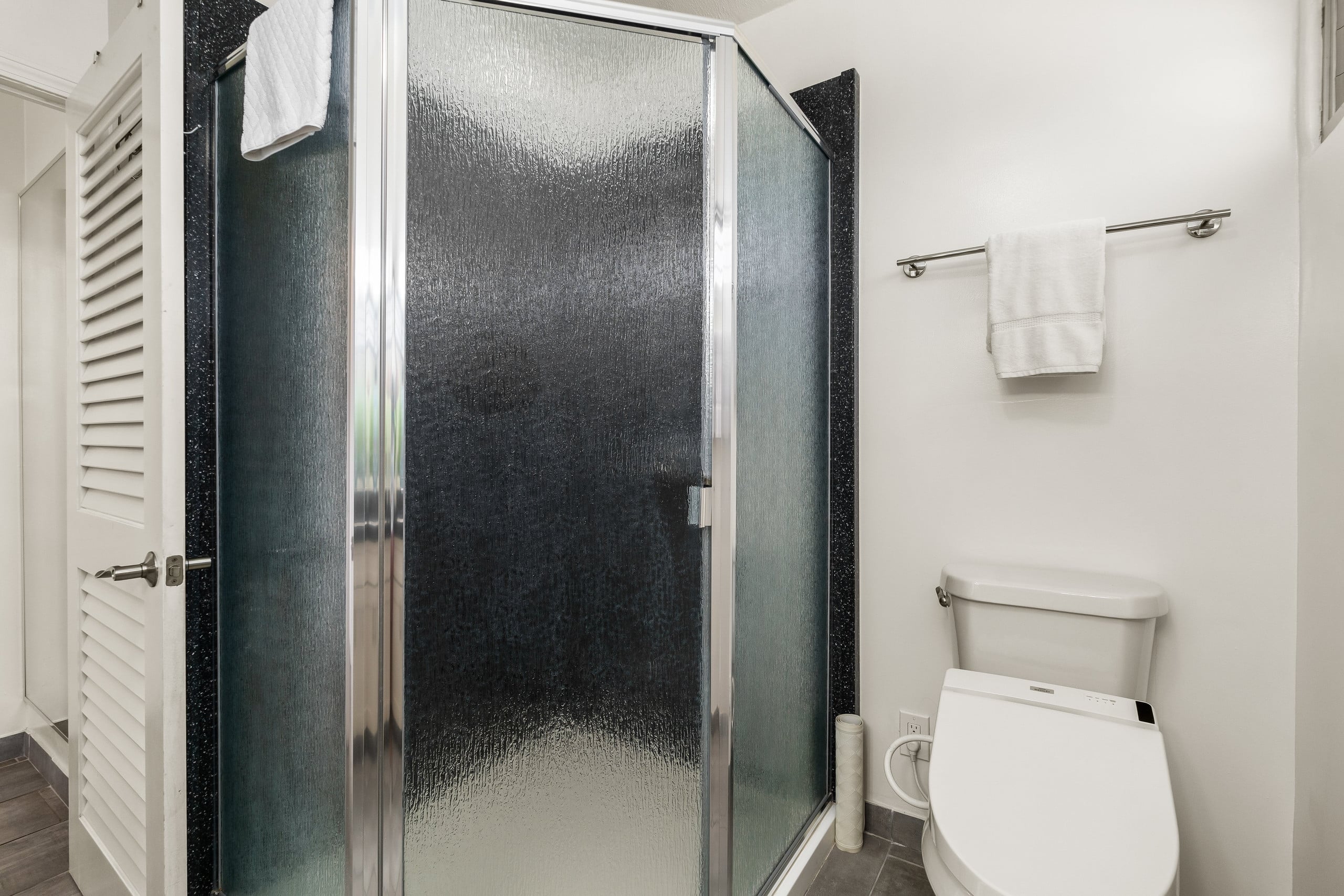 Condo in Honolulu · ★5.0 · 1 bedroom · 2 beds · 2 private baths - Image 15