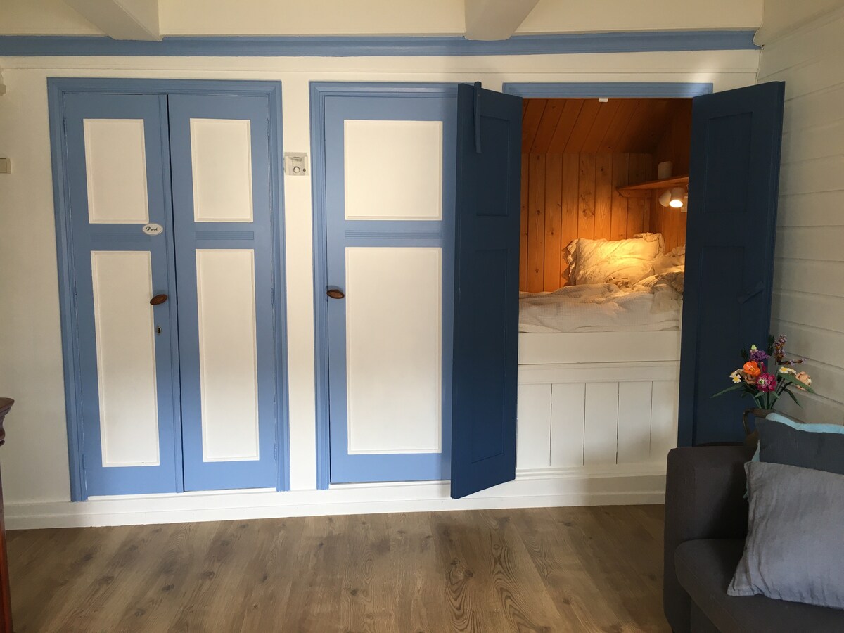 Top Airbnb: Het Zeeroosje Een minuut van de Waddenzee! in Noardeast Fryslân