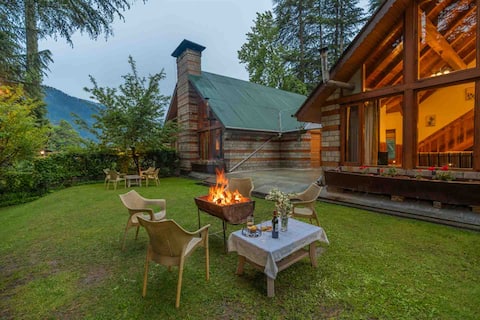 6BR Lawn+Meals |StayVista| Retreat Cottages@Manali