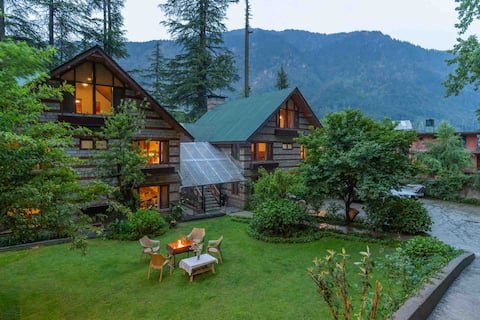 6BR Retreat Cottages W/Lawn, Fireplace, All meals