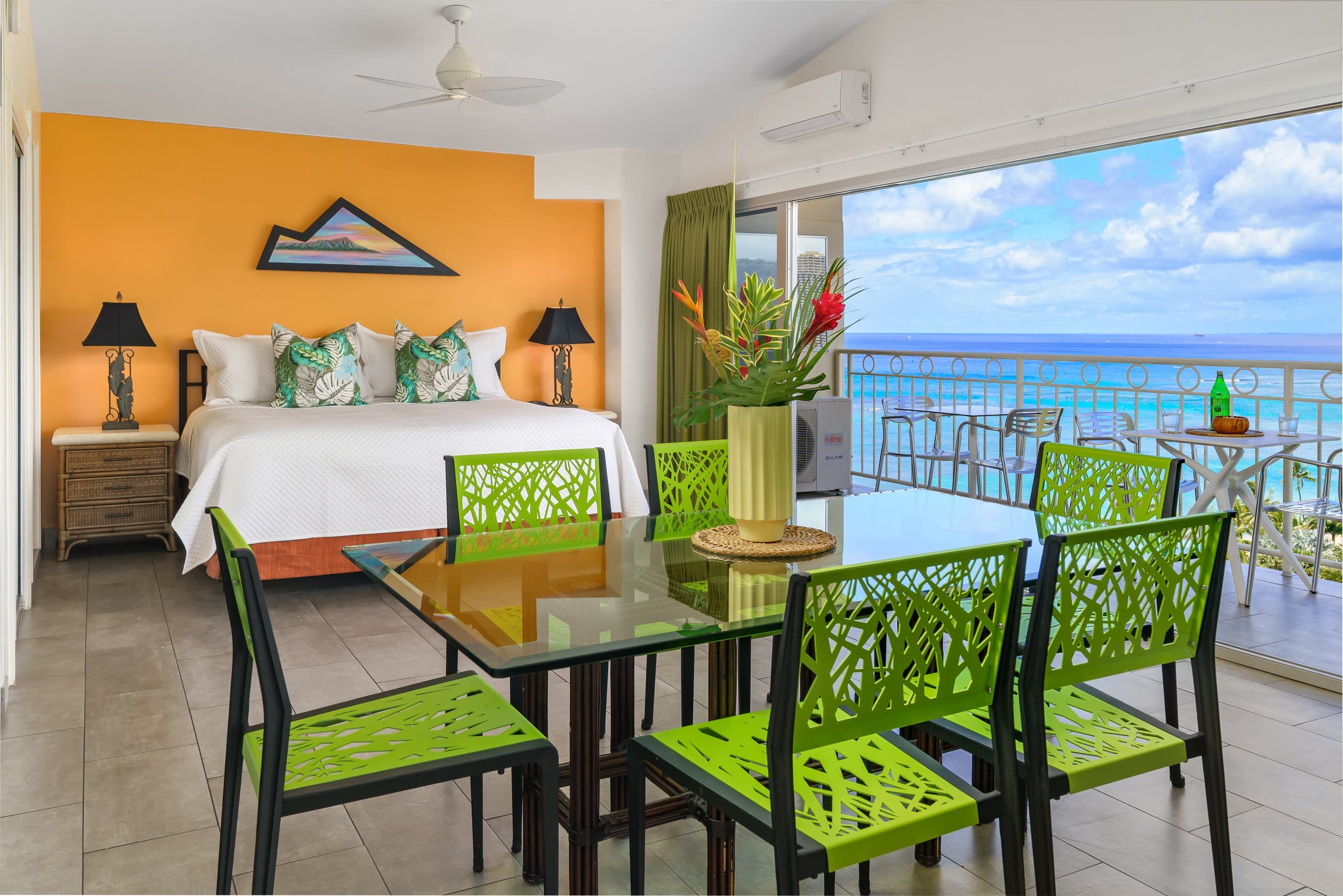 Condo in Honolulu · ★4.86 · 2 bedrooms · 4 beds · 2 private baths - Image 11