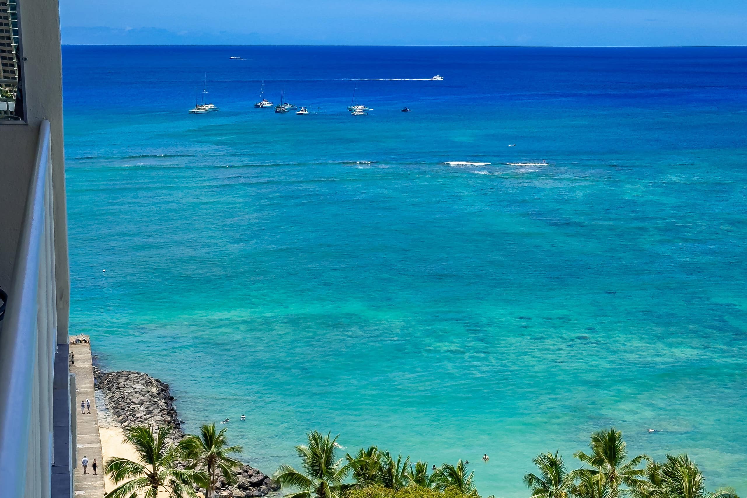 Condo in Honolulu · ★4.86 · 2 bedrooms · 4 beds · 2 private baths - Image 27