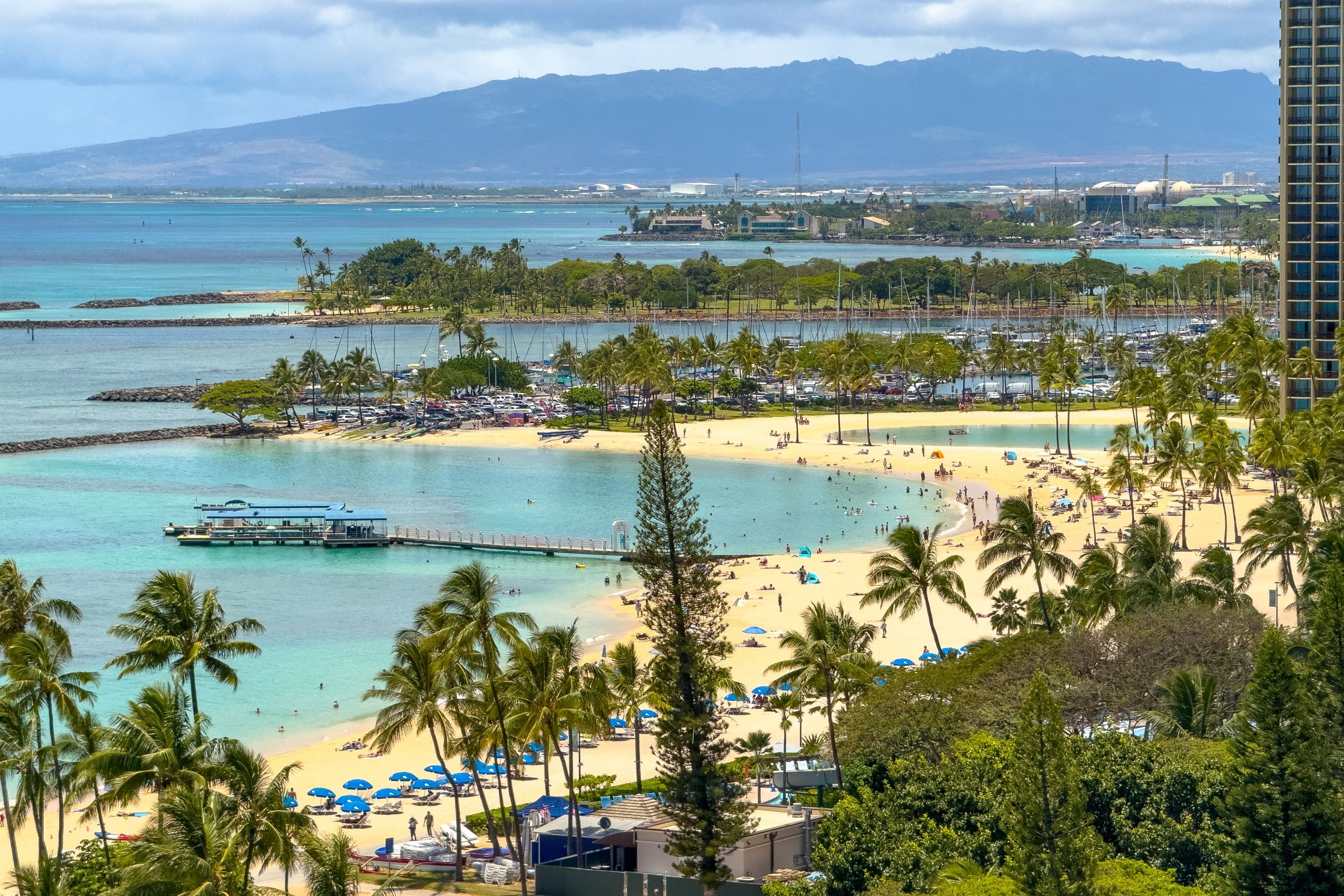 Condo in Honolulu · ★4.86 · 2 bedrooms · 4 beds · 2 private baths - Image 28