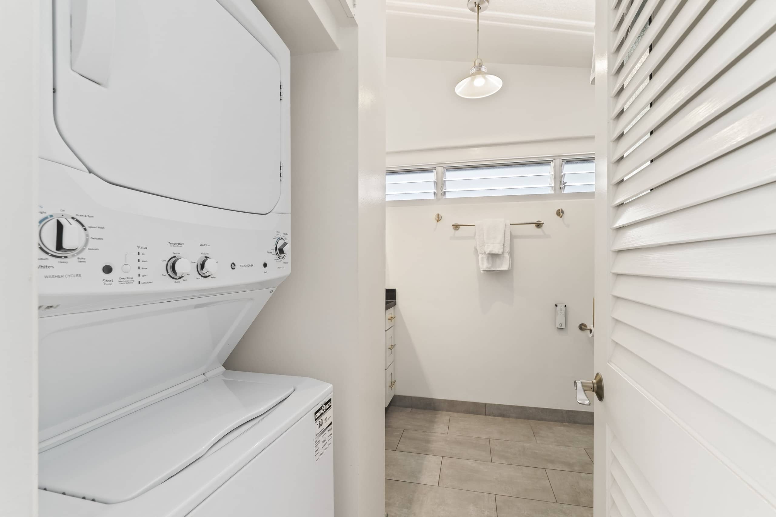 Condo in Honolulu · ★4.86 · 2 bedrooms · 4 beds · 2 private baths - Image 29