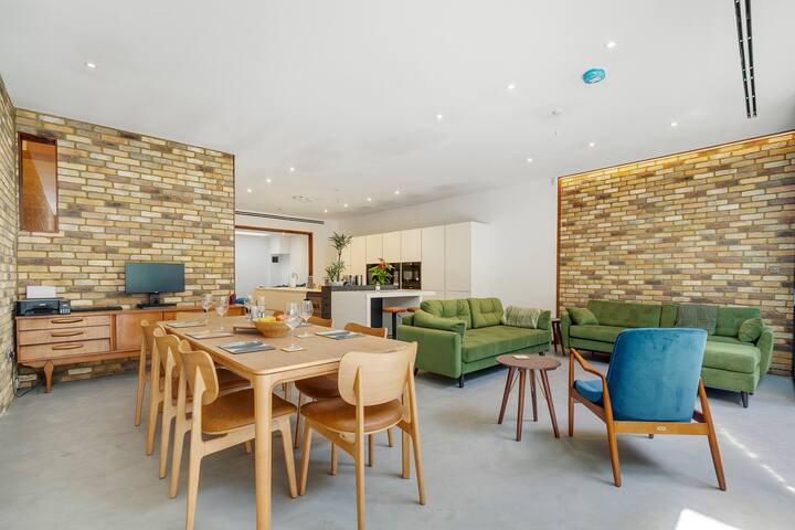 Luxury in Kensington – Duplex 3 bedroom 2 1/2 bath gallery image 3