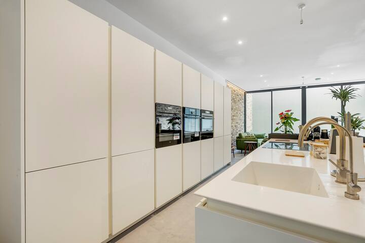Luxury in Kensington – Duplex 3 bedroom 2 1/2 bath gallery image 2