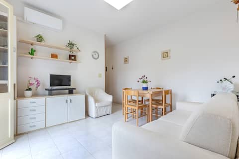 Annuncio Airbnb popolare: GuestHost - Lido Beach Escape with Balcony x5! a Comacchio