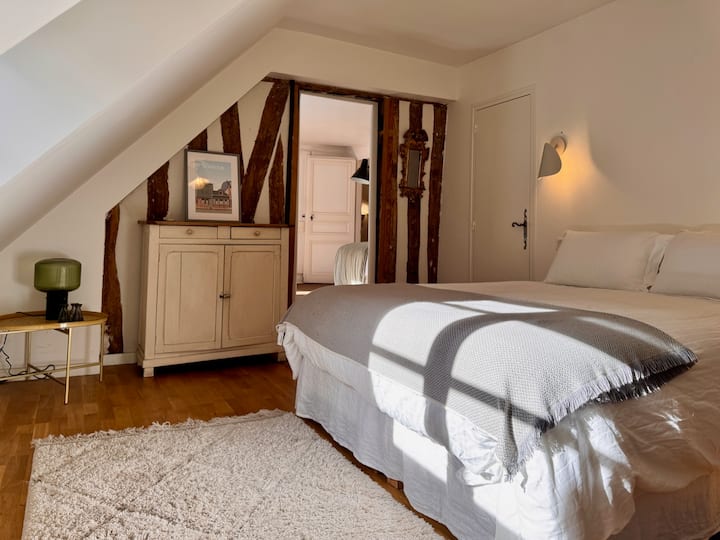 2. spavaća soba (krevet 160x200) s kupaonicom i odvojenim tuš-kabinom.