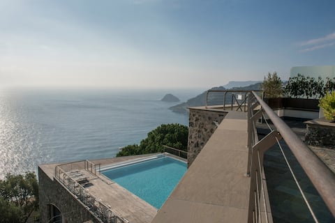 Terrace overlooking the sea in Bergeggi