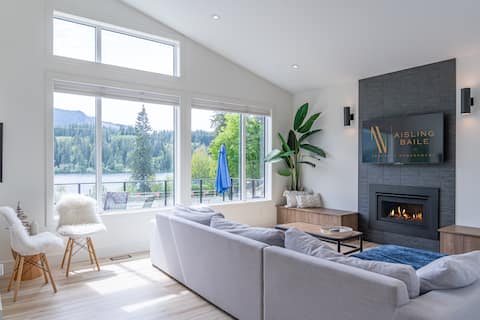 Lake Cowichan Lookout | Lakefront | Hot Tub | Pets