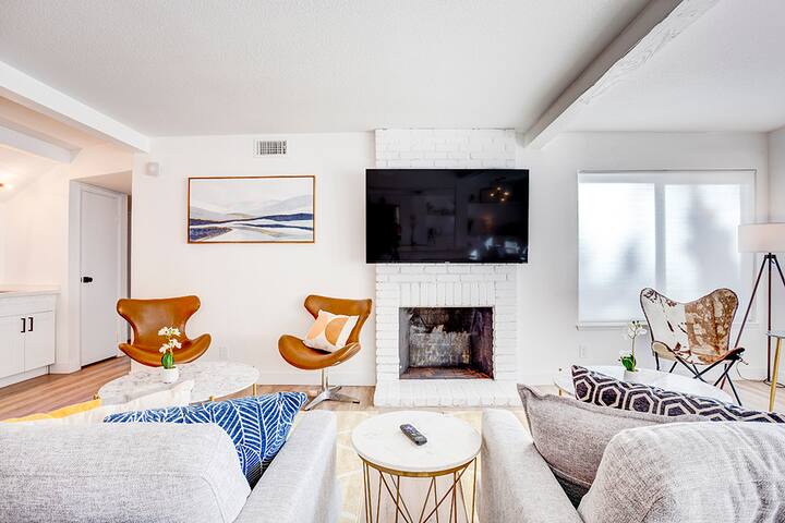 NEW FRESH 5bd/3BA Sparkling pool Vegas strip 7mins gallery image 3