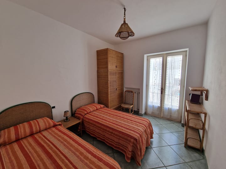 საძინებელი 1