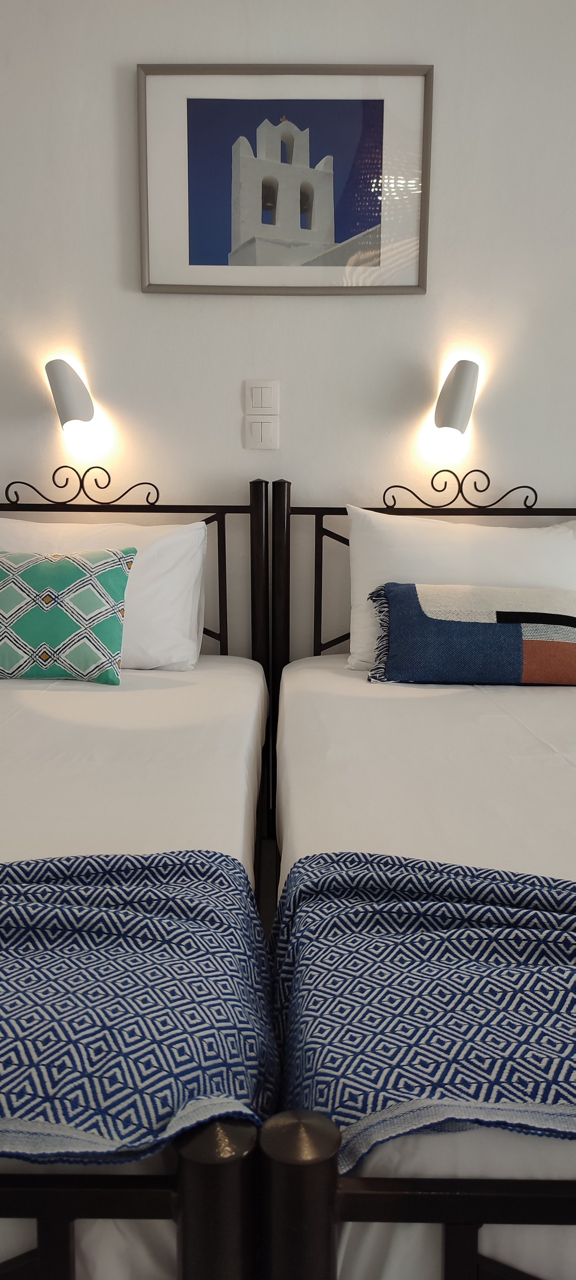 Veľká dobre osvetlená izba s teplou výzdobou 