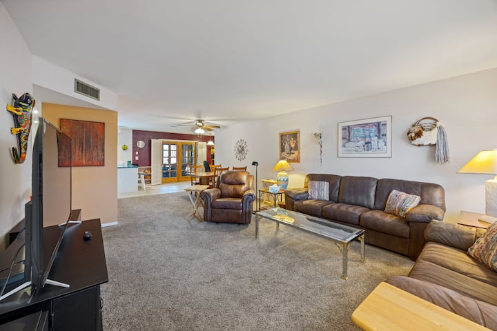Pet-friendly Sun City Retreat Near Golf & Shops - Sun City, AZ