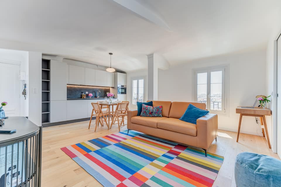 Top-Floor Penthouse Near Beach & Old Town