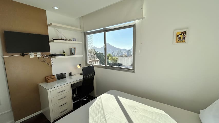 Alto Leblon! Vistão! Lindo 3 quartos com 2 vagas.