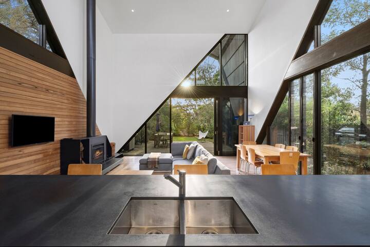 Aireys Cliff-Top Gem | The Ultimate Coastal Escape gallery image 2