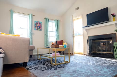 2BR/2BA Loft & Balcony | 10 Min to MD SoccerPlex