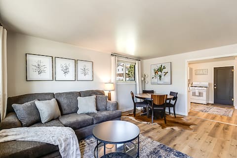 Calm & Cozy | 2BR Pet Friendly + Garage + W/D