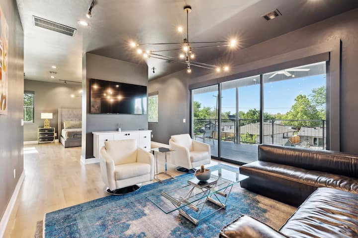 Elegance In The City, Modern Luxury With A Pool - Asian District - Oklahoma City