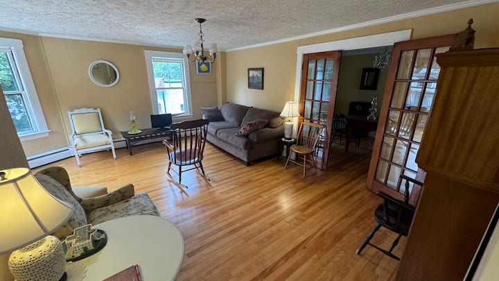 Classy 1930s Second Floor Apartment With A View - Crescent Beach, Auburn