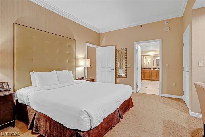 MGM Signature 3BR4BA PH Strip view No Resort Fee gallery image 5