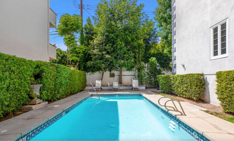 Brand-New Luxe Condo – Brentwood gallery image 3