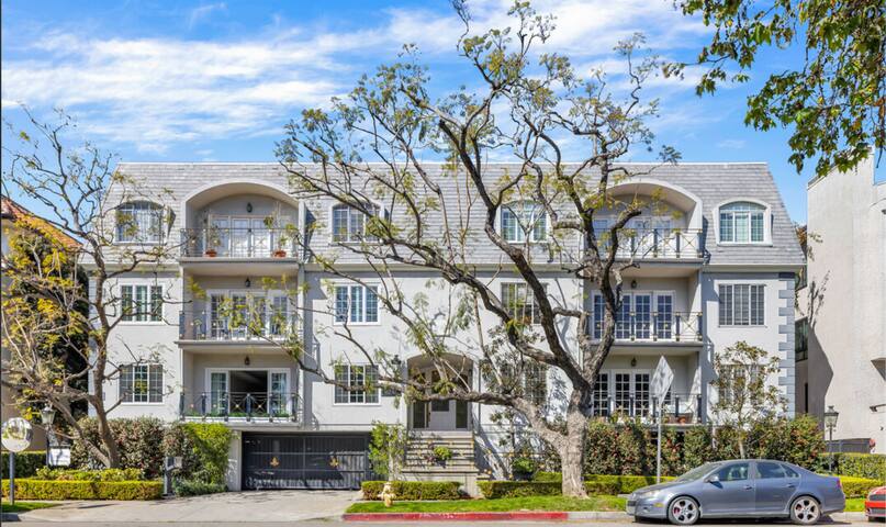 Brand-New Luxe Condo – Brentwood gallery image 2