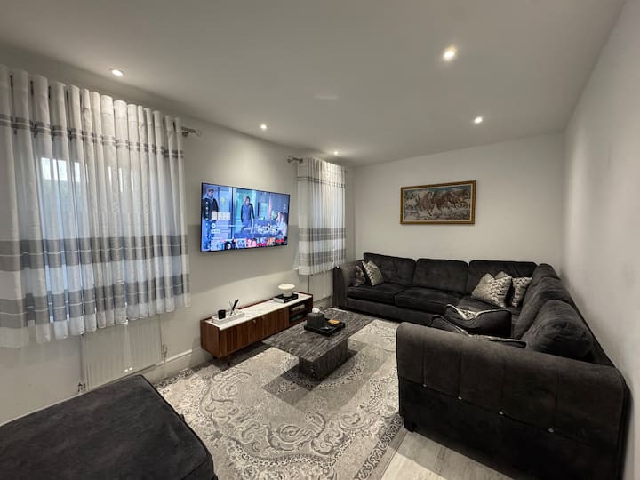 Luxury 4 Bedroom Bungalow. - Ipswich