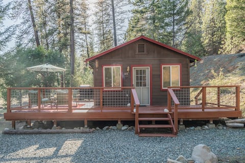 Poker Bar Farms "Cabin in the Woods" w/hot tub