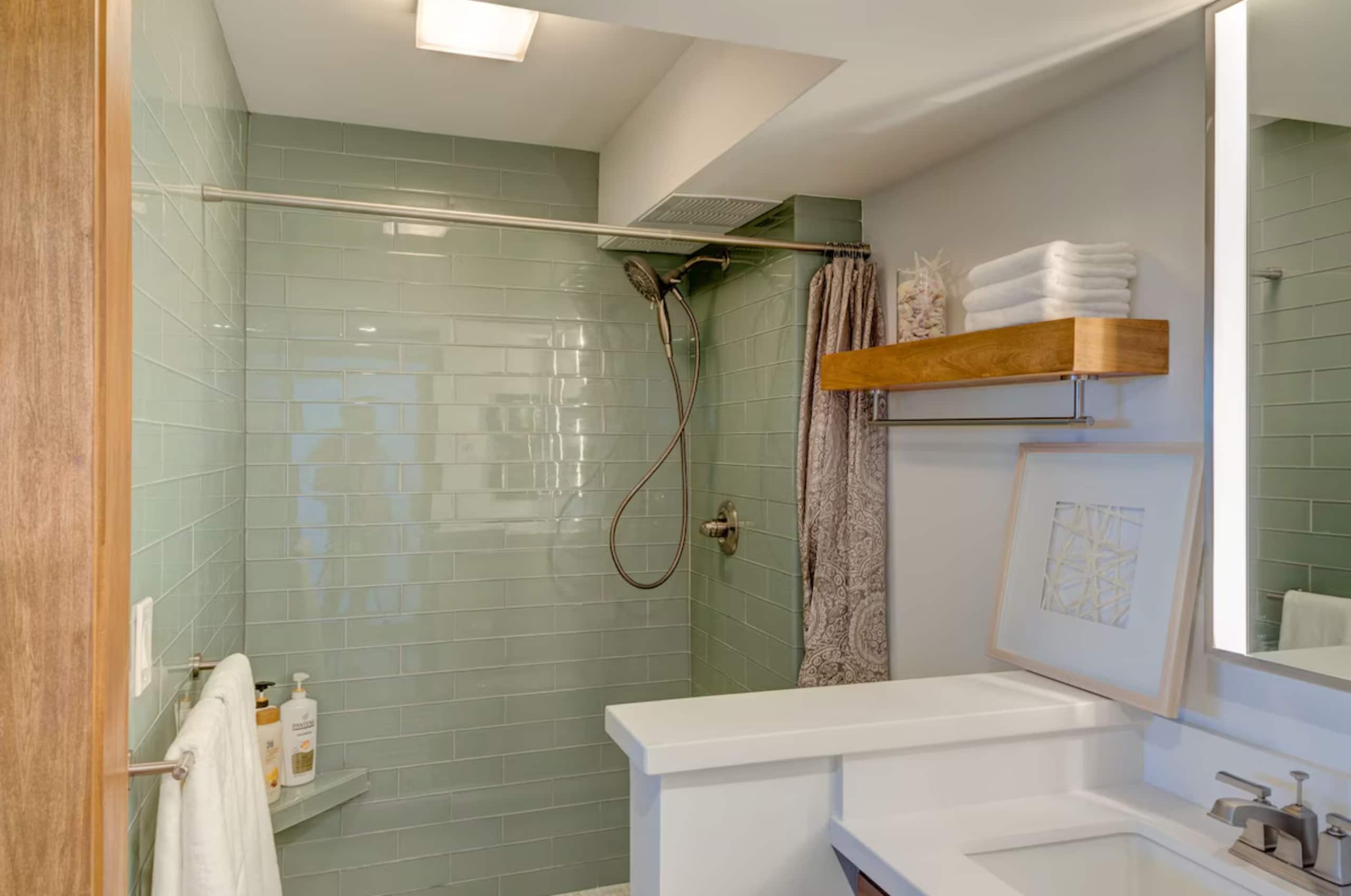 Stunning Oceanfront Condo w/ AC - Image 16