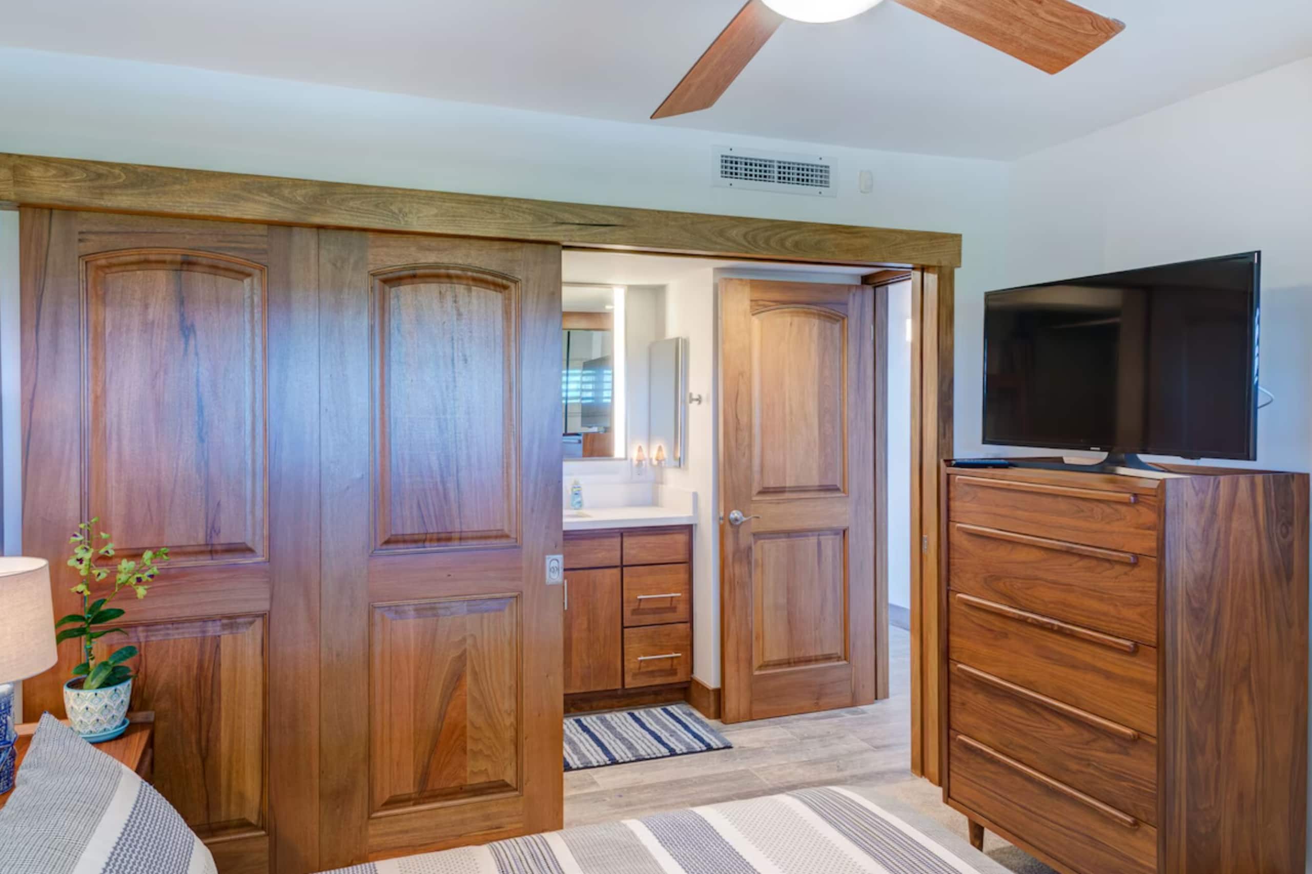 Stunning Oceanfront Condo w/ AC - Image 14