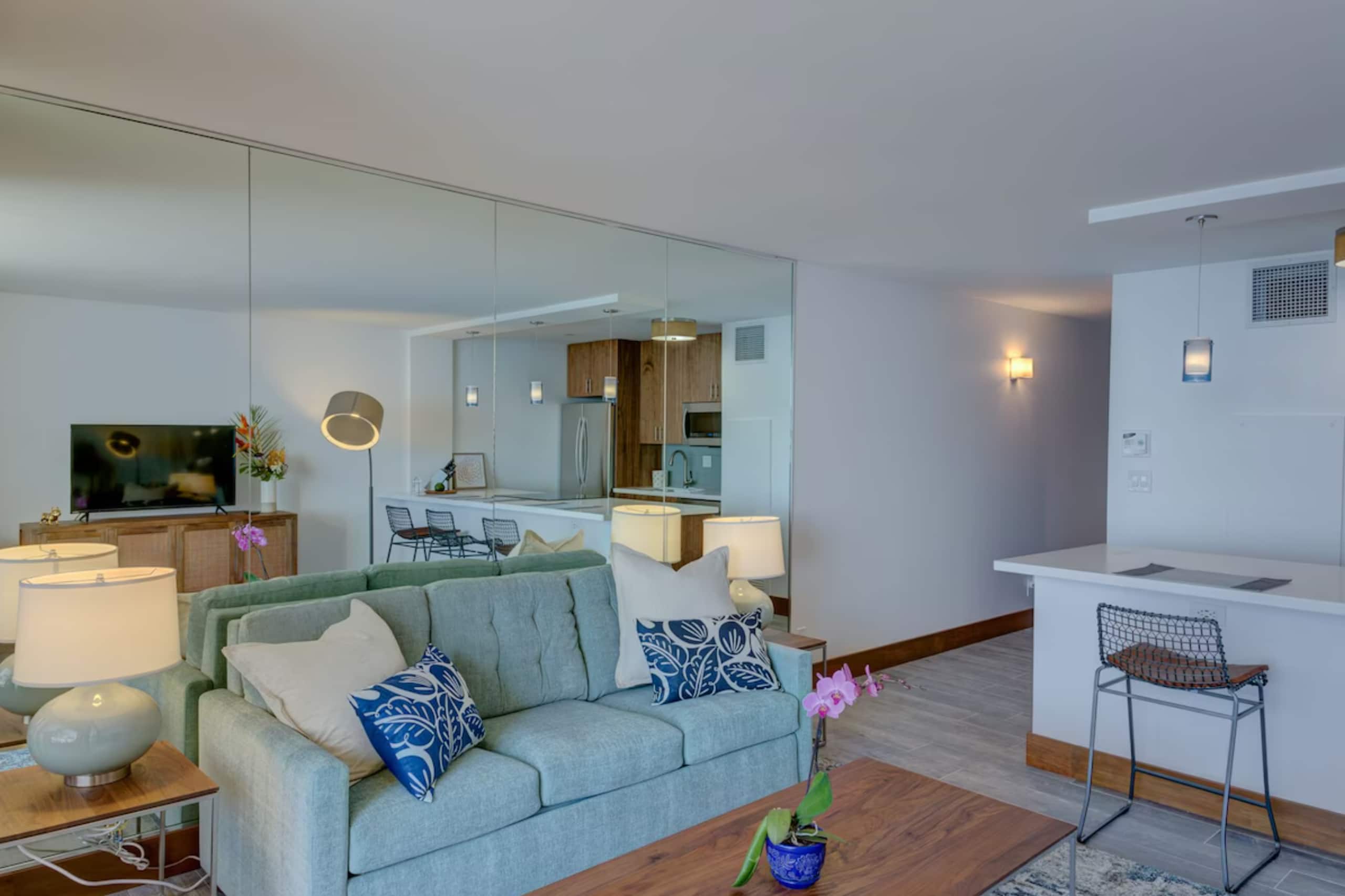 Stunning Oceanfront Condo w/ AC - Image 10