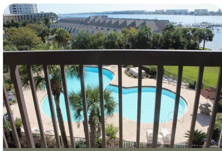 Perfect Coastal Retreat - Fort Walton Beach, FL