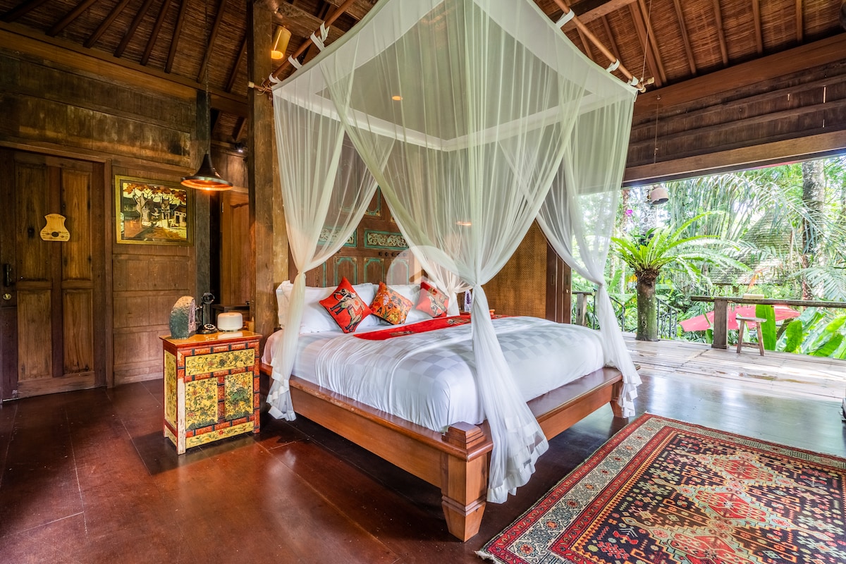 Home in Sukawati · 3 bedrooms · 3 beds · 3 private baths, сопоставимый объект Airbnb