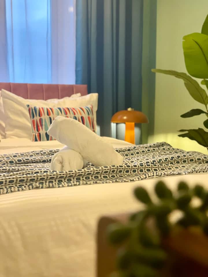 Dormitorio. La cama está disponible como tamaño king o dos individuales