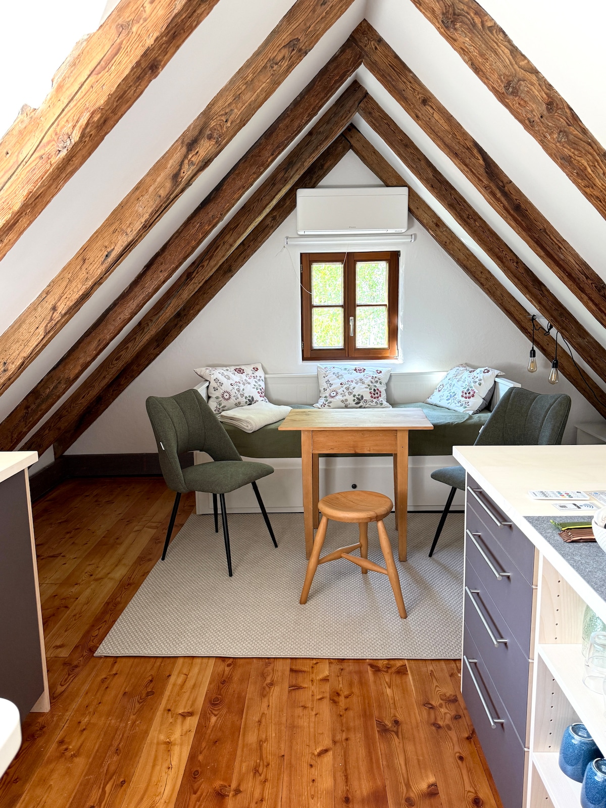 Beliebte Airbnb-Anzeige: Small apartment in an very unusual old house in Haidhausen   Nord