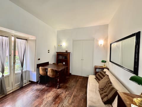 Proprietà Airbnb di successo: A 2-Step Apartment - In the center of Salerno a Salerno