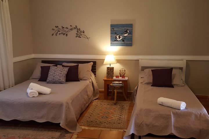 Gostinjska soba, apartman, ormar i 4 sjedala (1 bračni krevet)