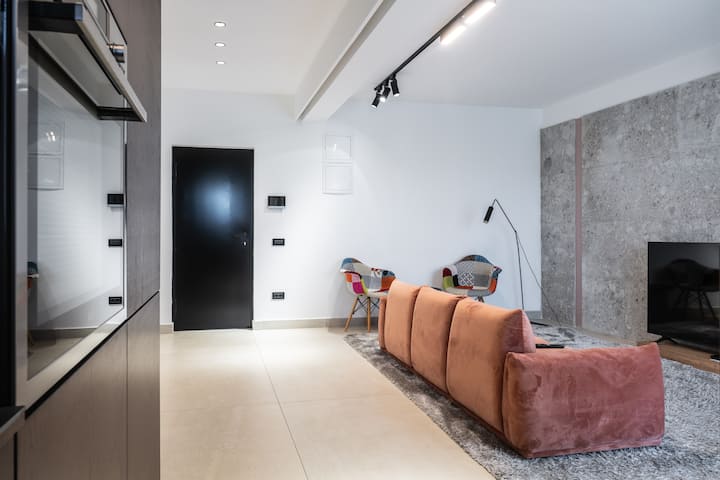 Cozy & Bright 1br Retreat | Great Terrace & View - Chiajna