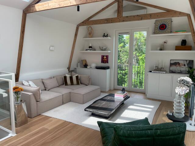 Sfeervol apt +balkon bij Jordaan gallery image 3