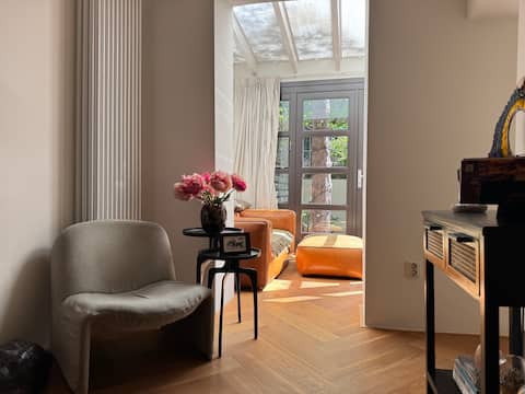 Popular Airbnb listing: Spacious appartment 'de Pijp' in Cornelis Troostbuurt