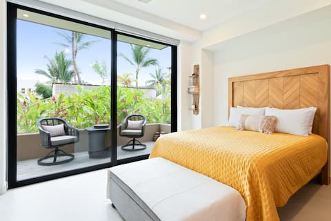 Casa Armada: Beachfront Condo, Pool & Garden View