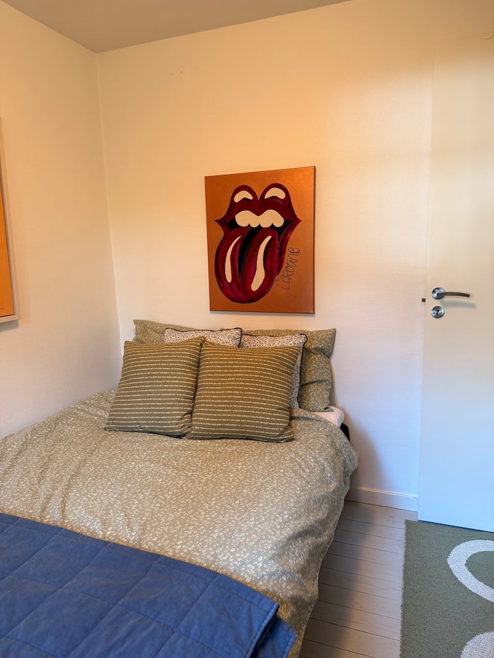 This is not a big bed but it works for 2 people. Bed linen are included at no extra charge.